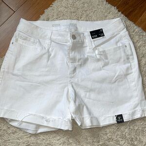 a.n.a Women Mid rise shorts